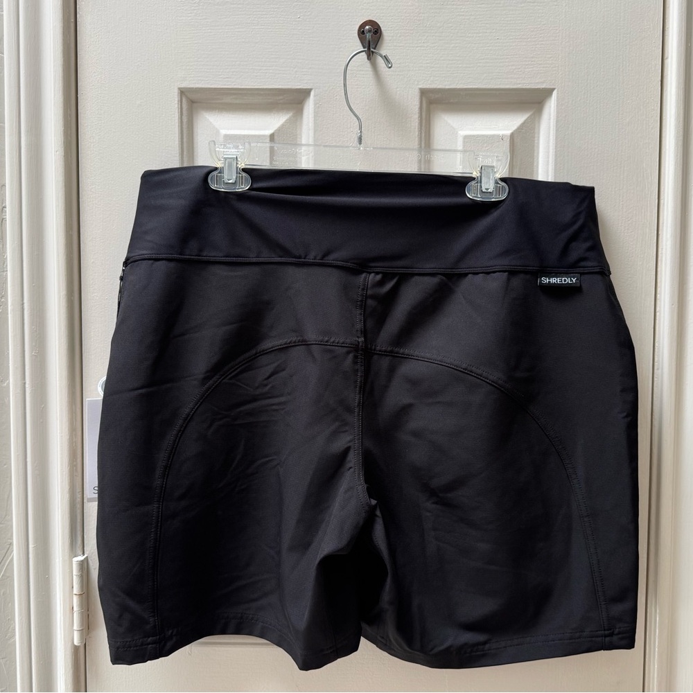 NWT Shredly 16 Limitless 7" - Stretch Waistband High-Rise Short, Noir - Picture 4 of 9